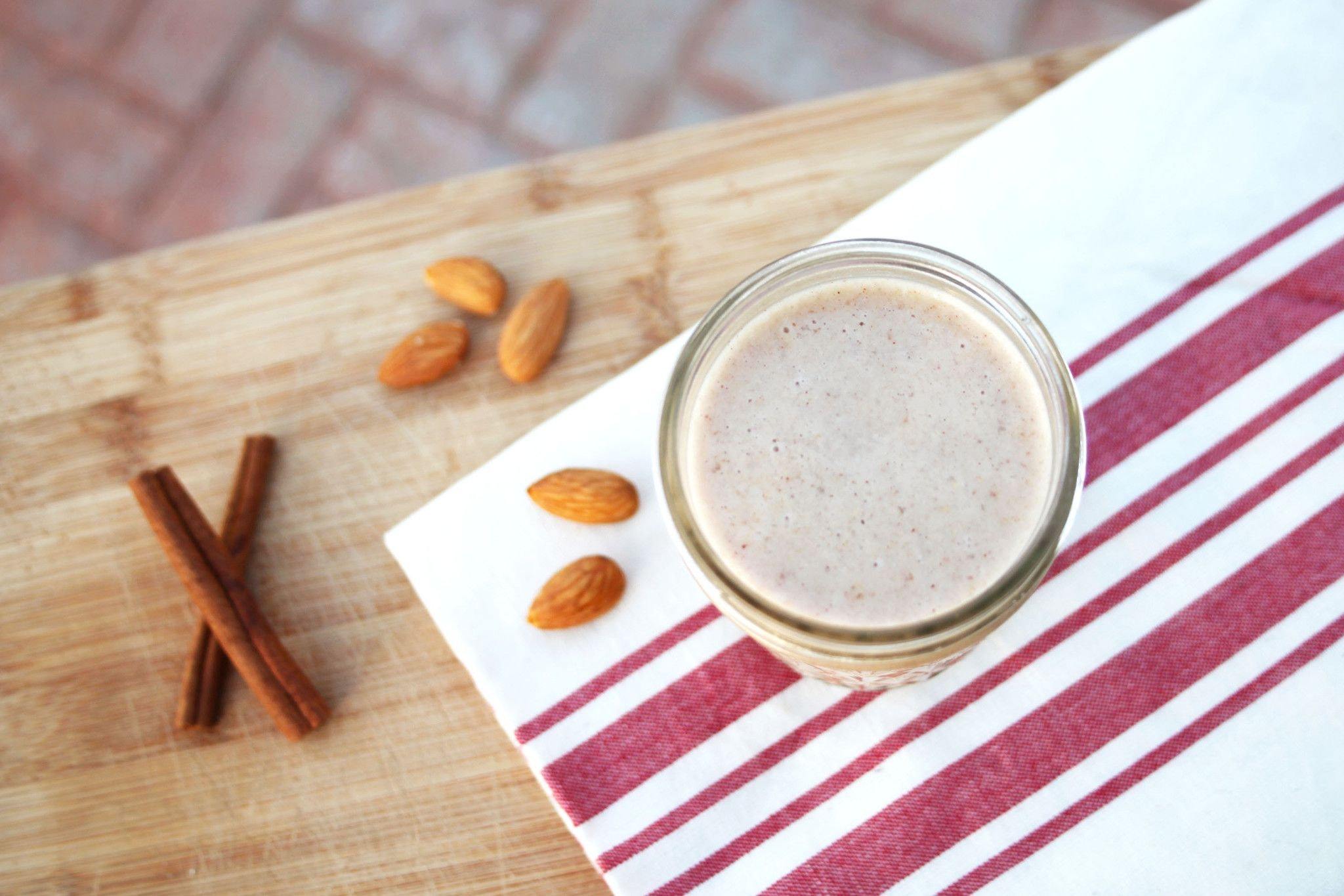 Banana Almond Spice Smoothie Banana Almond Spice Smoothie